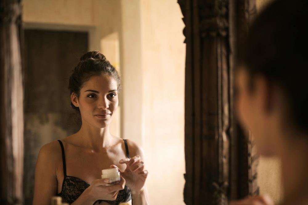 Underwear mirror